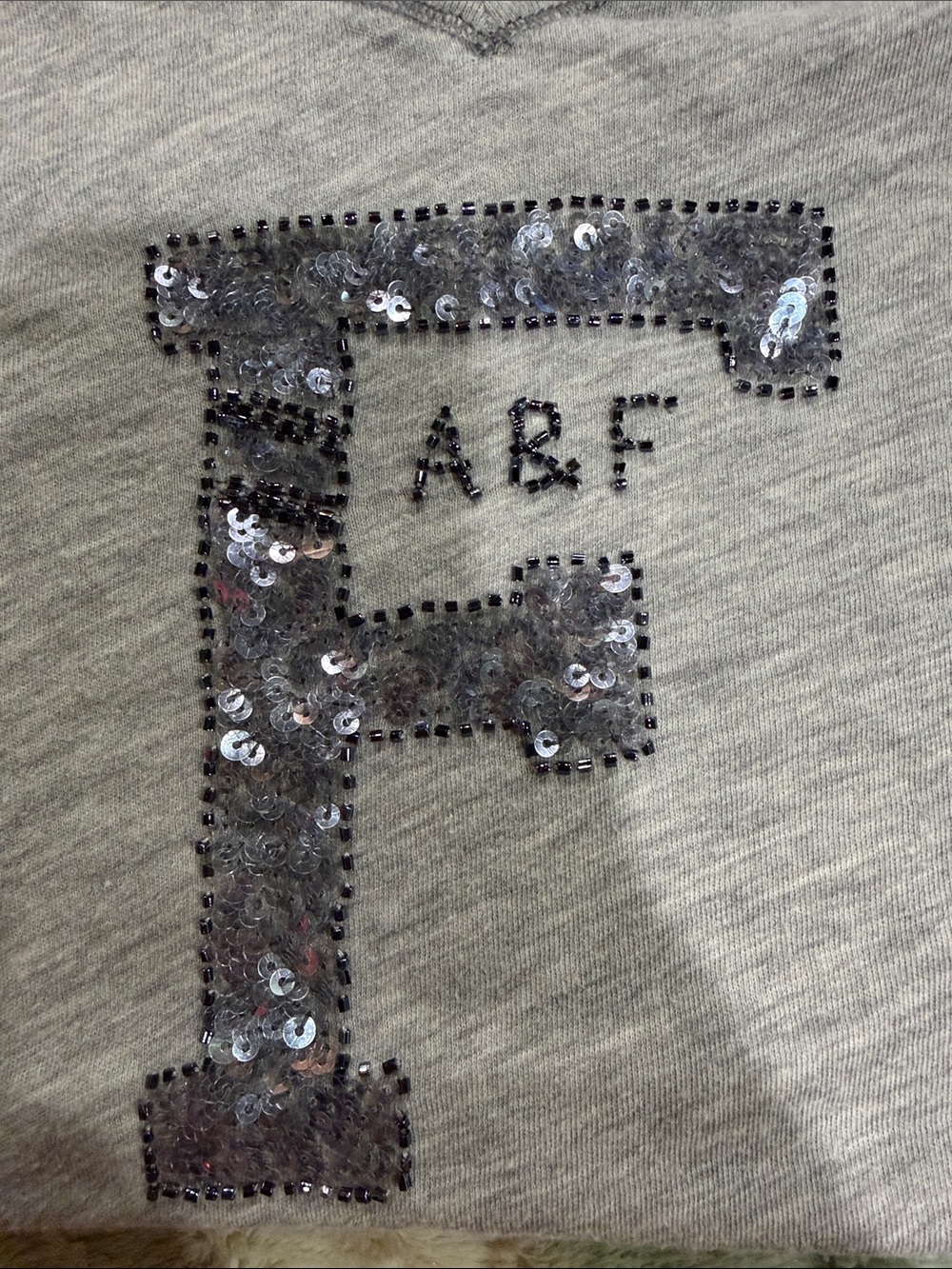 XS Abercrombie & Fitch Heather Gray Short Sleeve SEQUIN/BEADED logo Vneck summer - Picture 7 of 11